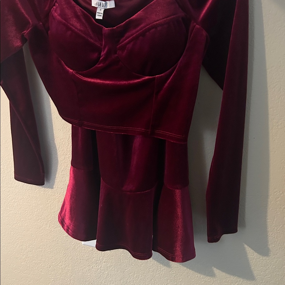 NWOT AUW Maroon/ Red SET